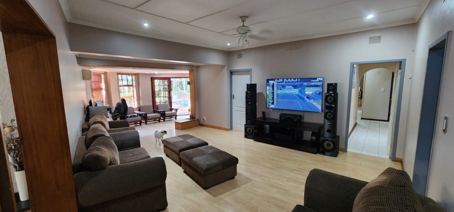 7 Bedroom Property for Sale in Flamwood North West